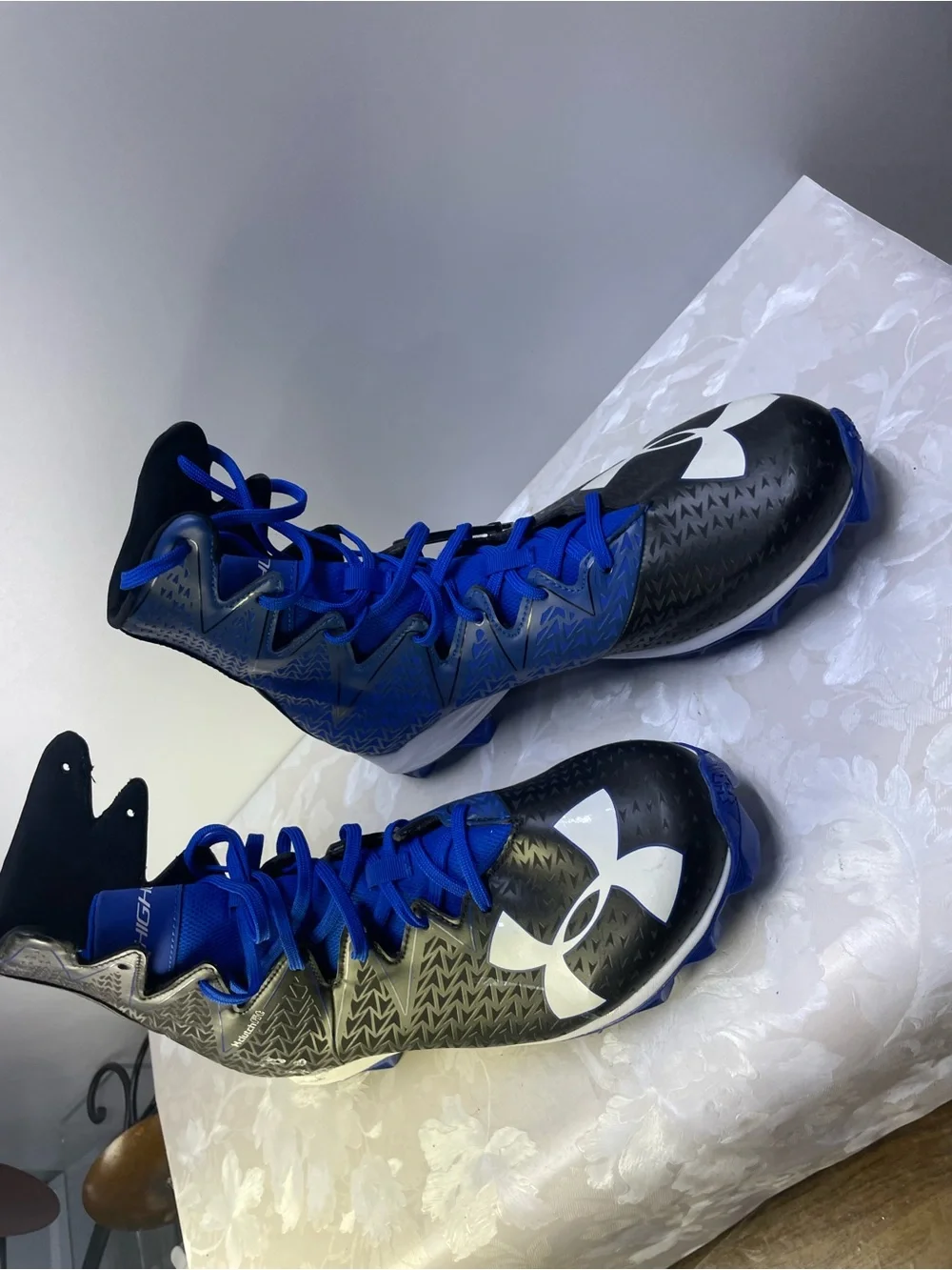 Under Armour Men's Blue and Black Athletic Cleats